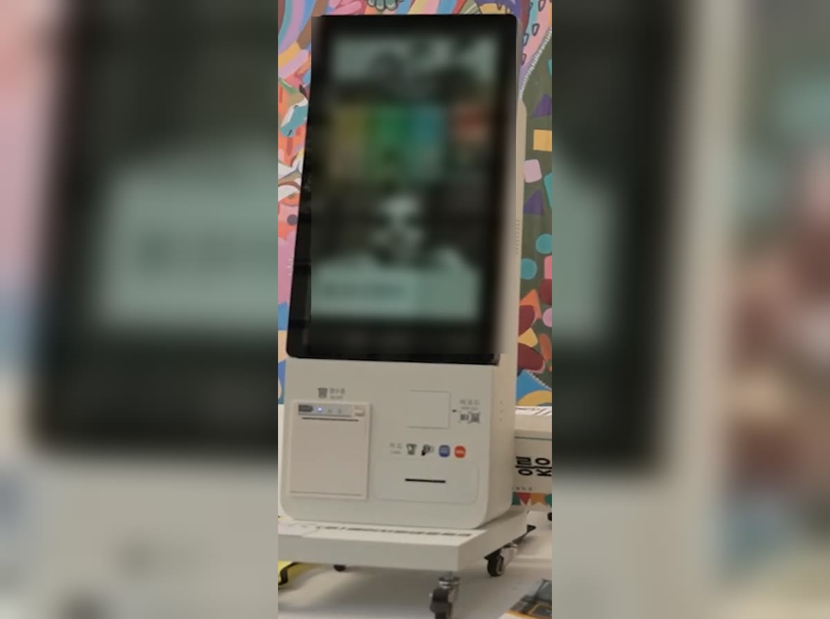21인치 교육용 터치 키오스크